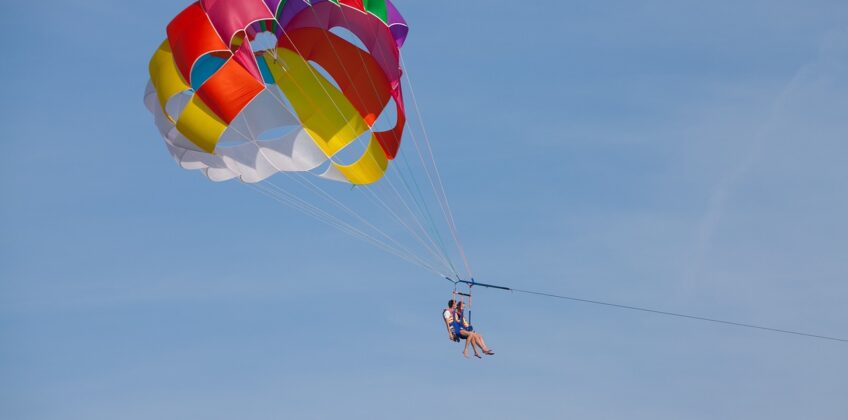 parachute-3127907_1280